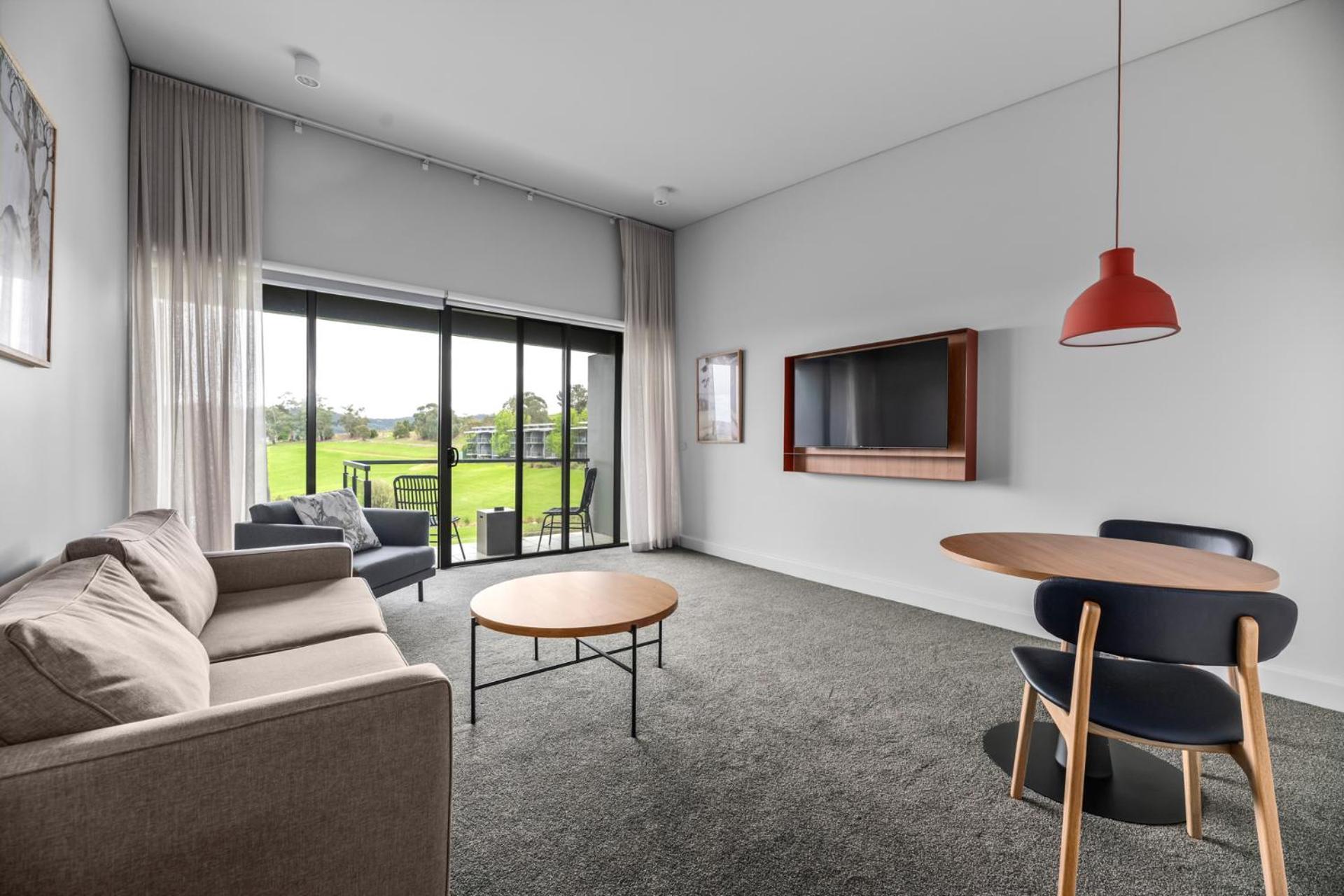 Balgownie Estate Yarra Valley Yarra Glen Rum bild A living room with a television